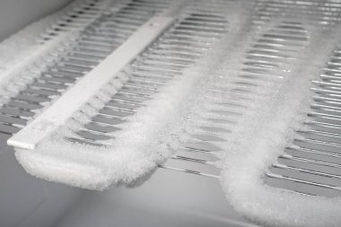 Boş buzdolabı, içinde kar ve buz var..