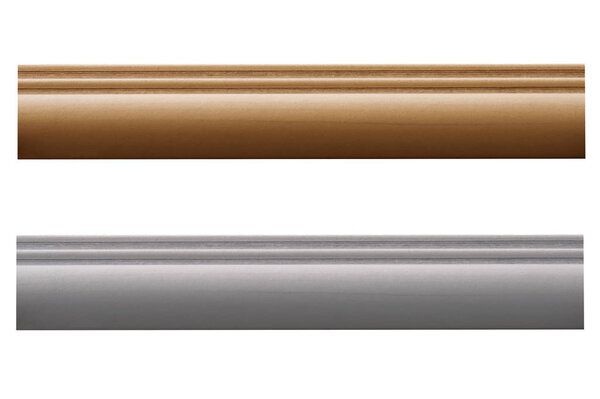 Юбки изолированы на белом фоне
