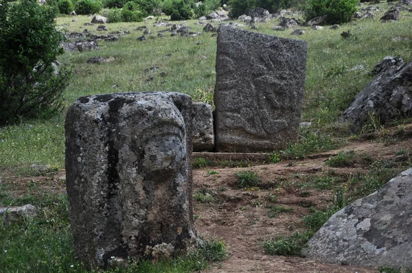 Αρχαίο Λατομείο Λίθων Για Την Κατασκευή Λίθινων Γλυπτών Της Περιόδου — Φωτογραφία Αρχείου