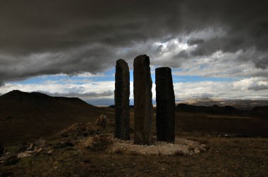 Kapadokya vadisinde taş sütunlar