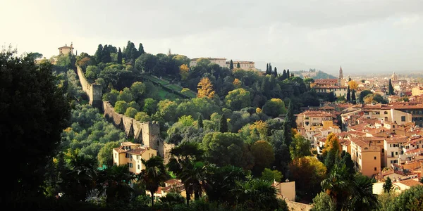 Floransa Wall View. Altıncı şehir duvar. Güneşli gün.