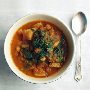 Sebze çorbası. Nohut, patates ve havuç. Diyet