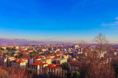 Citta Alta 'dan güzel Bergamo şehir manzarası, Yukarı Şehir, İtalya' nın pitoresk antik kasabası. Kış, bahar ya da sonbahar manzarası