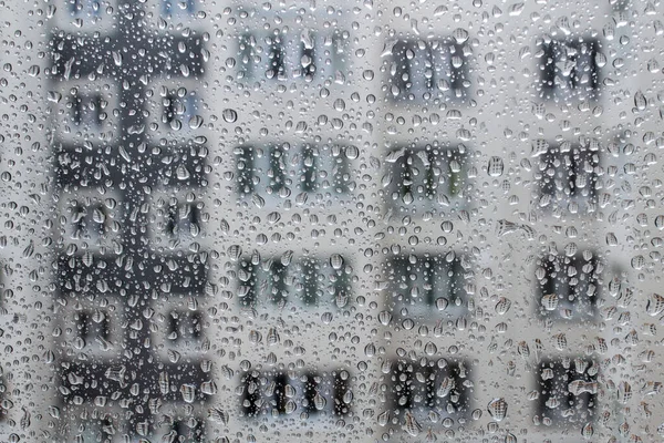 Gotas Lluvia Sobre Vidrio Como Fondo Silueta Fachada Moderna Del — Foto de Stock