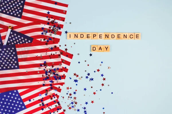 Плоский Композицію Американськими Прапорами Зіркоподібними Іскорками Словами Independence Day Блакитному — стокове фото