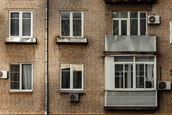 O velho Khrushchev Moscovo. Casas de tijolos históricos no centro da Rússia. — Fotografia de Stock