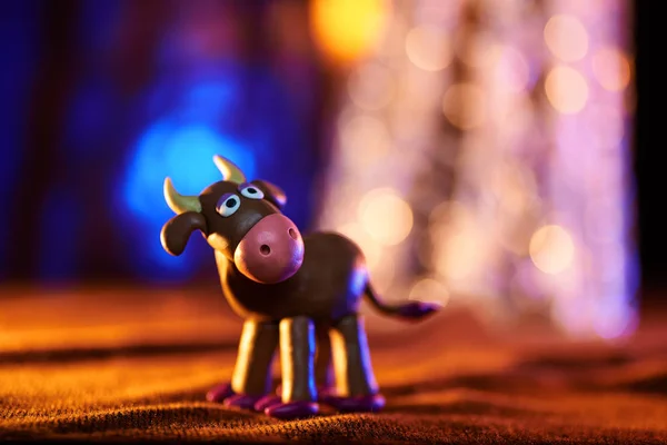 Boże Narodzenie krowy z plasteliny — Zdjęcie stockowe