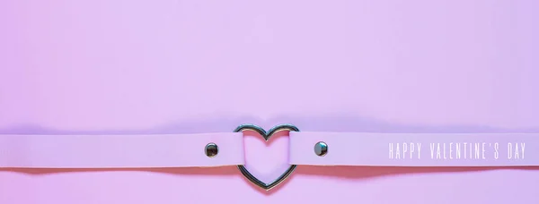 Pink leather choker with a metal heart. Valentine's Day concept. — Stock Photo, Image
