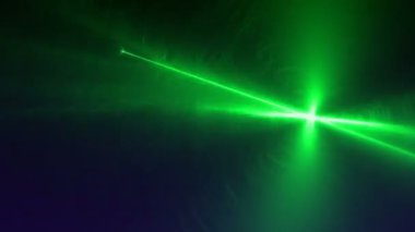 Görüntüleri döngü soyut arka plan yeşil ışık efektleri üstünde siyah perde hareket ile bulanıklık. Grafik etkisi duvar kağıdı ve ekran koruyucu için grafik tasarım.