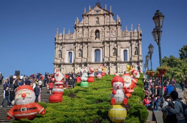 Macau, Çin - 31 Aralık 2017: Macao 'daki St. Paul Kilisesi kalıntıları Noel tatili döneminde, Unesco Dünya Mirası sitesi.