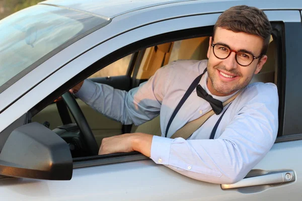 Όμορφος Χαμογελαστός Άντρας Γυαλιά Οδήγησης Αυτοκινήτου — Φωτογραφία Αρχείου
