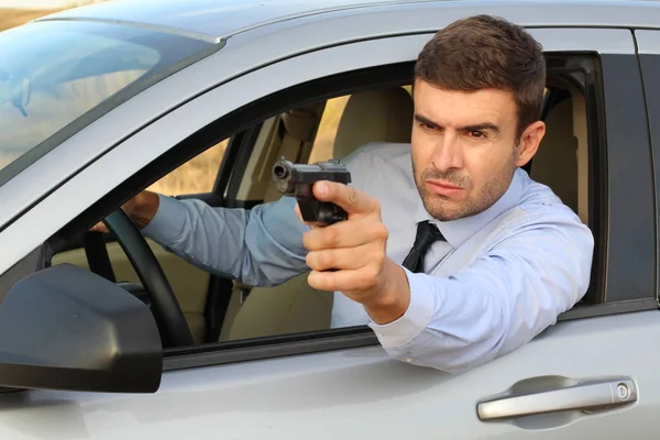 Profissional Assassino Carro Condução Apontando Com Arma — Fotografia de Stock