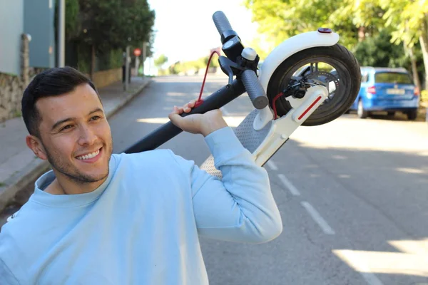 Etnia Cara Usando Eco Transporte Amigável — Fotografia de Stock