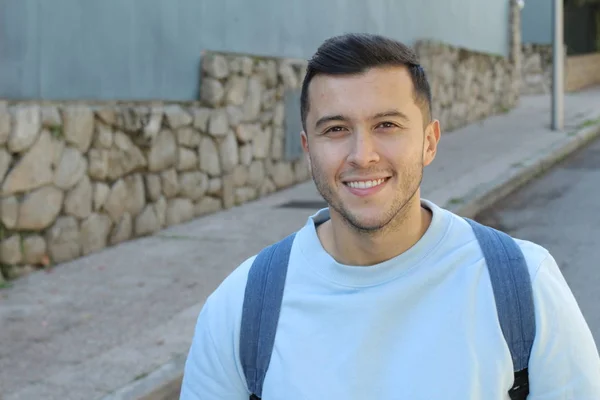 Bonito Misto Raça Pessoa Masculino Sorrindo Com Cópia Espaço — Fotografia de Stock