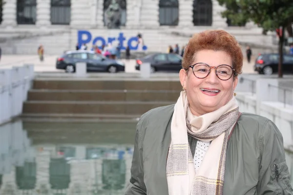 Porto Caddesi Nde Mutlu Olgun Bir Kadının Portresi — Stok fotoğraf