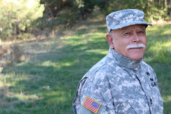 Soldato Veterano Che Guarda Telecamera — Foto Stock