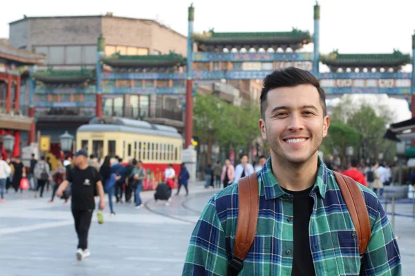 Pekin, Çin 'de dolaşan bir adam.