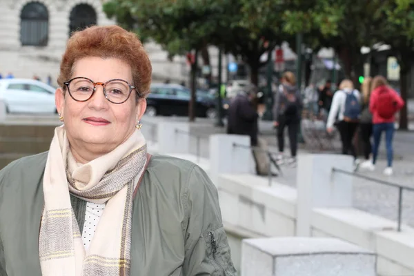 Porto Caddesi Nde Mutlu Olgun Bir Kadının Portresi — Stok fotoğraf