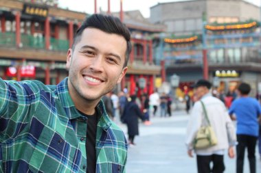 Pekin, Çin 'de dolaşan bir adam.