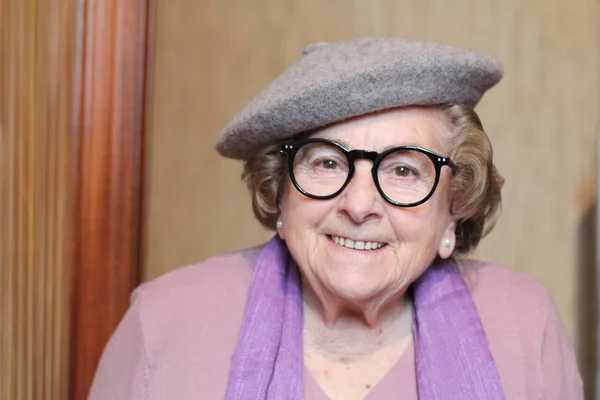 Portrait Smiling Senior Woman Hat — Stock Photo, Image