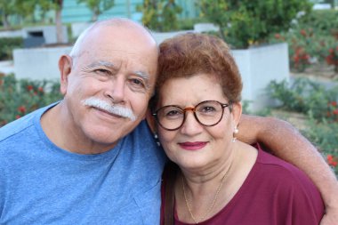 Aşk ilişkisi olan yaşlı vatandaşlar