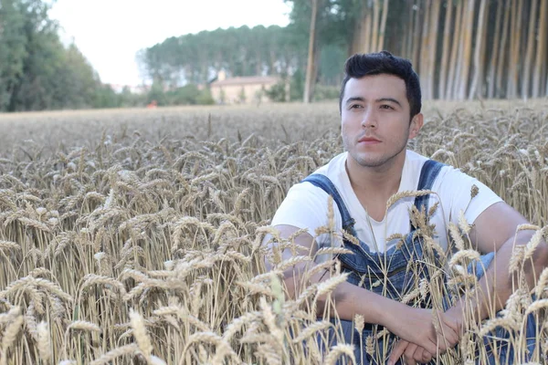 Bello Agricoltore Etnico Nel Campo Grano — Foto Stock