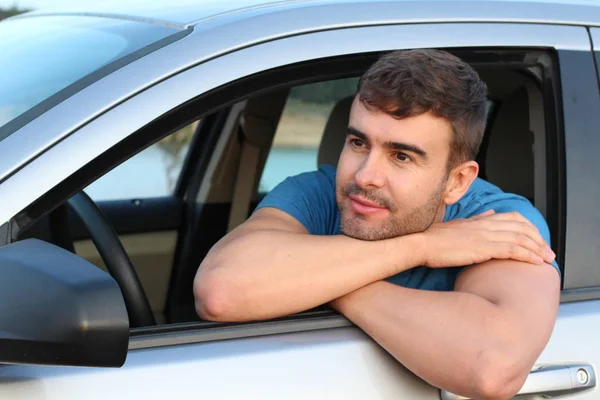 Ελκυστικός Άνθρωπος Που Οδηγεί Αυτοκίνητο Κοντινό Πορτραίτο — Φωτογραφία Αρχείου