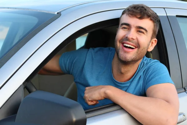 Atrakcyjny Mężczyzna Prowadzący Samochód Portret Bliska — Zdjęcie stockowe