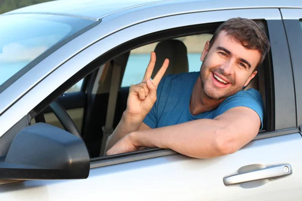 Atrakcyjny Mężczyzna Prowadzący Samochód Portret Bliska — Zdjęcie stockowe