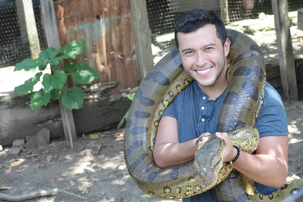 Portrait Gros Plan Beau Jeune Homme Avec Serpent Géant — Photo