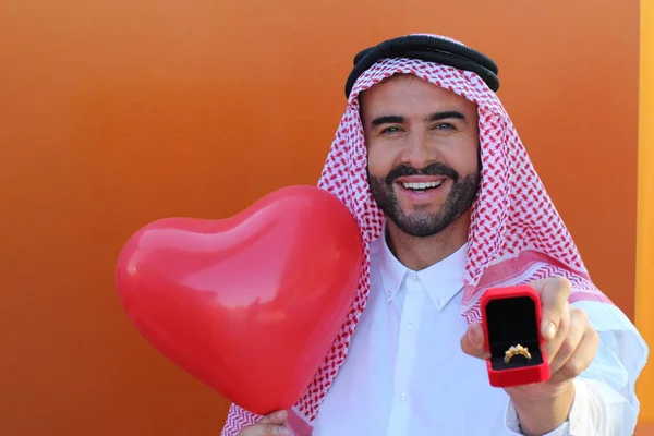 Arabe Homme Proposant Gros Plan Sur Fond Orange — Photo