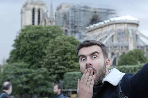 Retrato Cercano Joven Guapo Que Toma Mismo Entre Paris —  Fotos de Stock