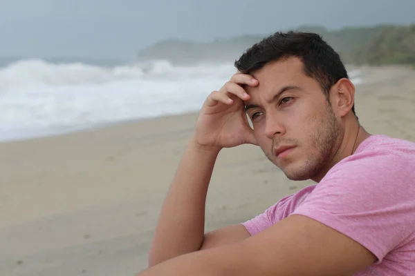 Retrato Del Hombre Sereno Playa Durante Día —  Fotos de Stock