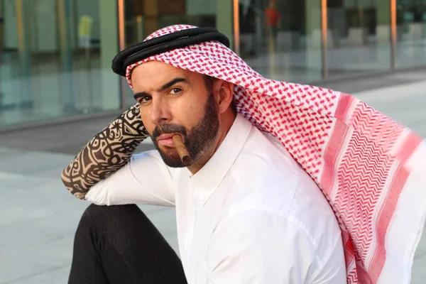 Nahaufnahme Porträt Eines Hübschen Jungen Arabischen Mannes Auf Der Straße — Stockfoto