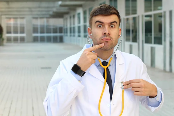 Close Retrato Bonito Jovem Médico Casaco Com Estetoscópio — Fotografia de Stock