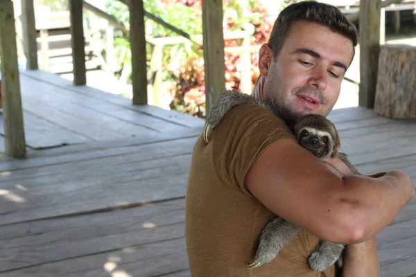 Bonito Homem Trabalhando Abrigo Animais — Fotografia de Stock