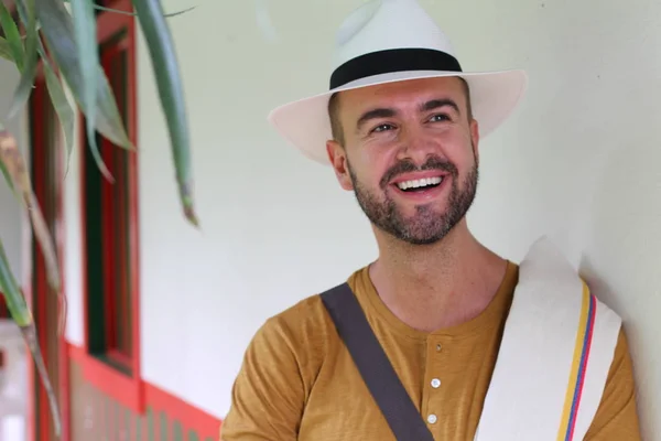 Retrato Cercano Joven Guapo Con Ropa Elegante — Foto de Stock