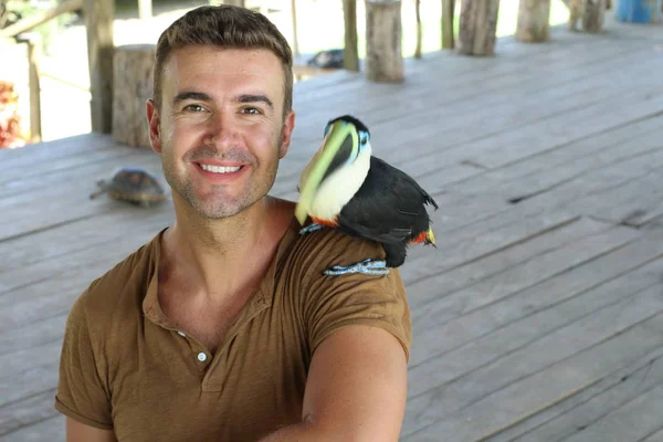 Cute Man Interacting Macaw Bird — 스톡 사진
