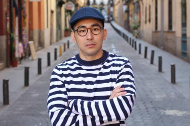 Kopya alanı olan Asyalı bir adam.