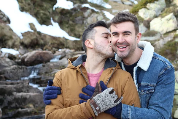 Pareja Homosexual Aire Libre Con Espacio Para Copiar — Foto de Stock