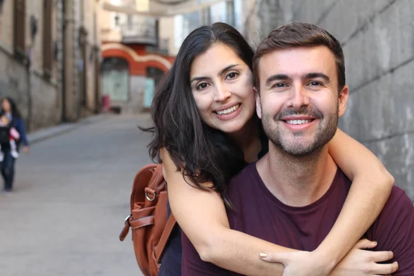 Pareja Joven Enamorada Ciudad —  Fotos de Stock