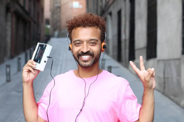 Close Portret Van Knappe Jongeman Luisteren Muziek Met Vintage Cassette — Stockfoto