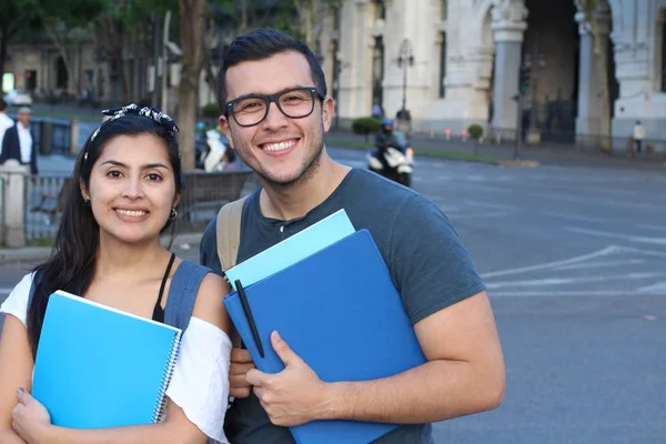 Pareja Extática Estudiantes Internacionales Étnicos Extranjero —  Fotos de Stock