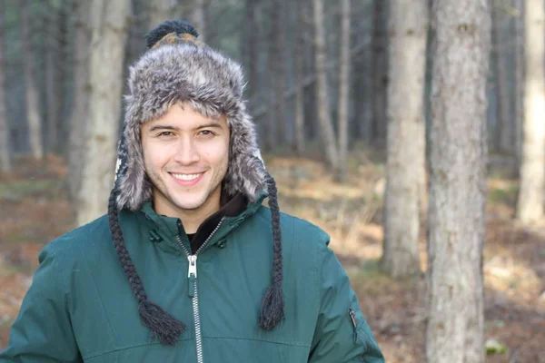 Primo Piano Ritratto Bello Giovane Uomo Abiti Caldi Parco Durante — Foto Stock