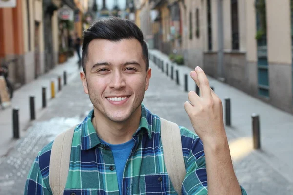 Retrato Cercano Joven Guapo Camisa Peluche Casual Con Dedos Cruzados — Foto de Stock