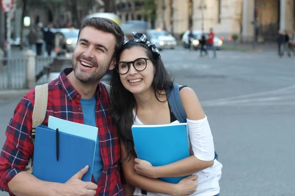 Dos Estudiantes Raza Mixta Sonriendo Aire Libre —  Fotos de Stock