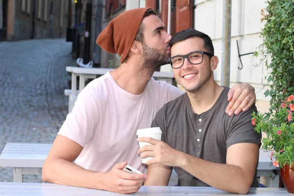 Pareja Feliz Sonriendo Durante Cita Café Aire Libre —  Fotos de Stock