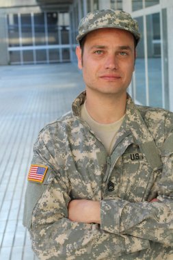 Derin Düşüncelere dalmış Asker