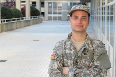 Derin Düşüncelere dalmış Asker