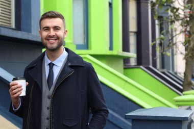 Yakışıklı genç iş adamının yakın plan portresi.